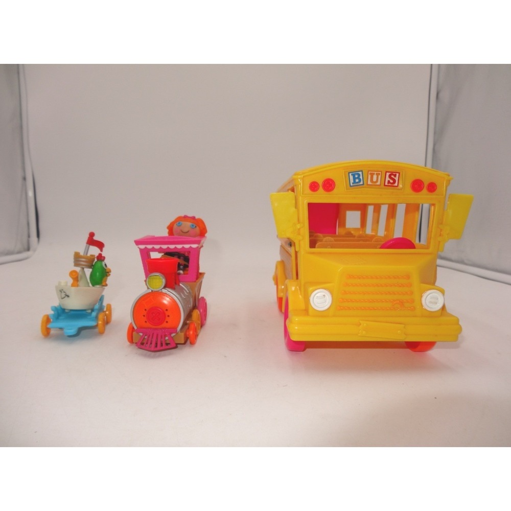 Lalaloopsy Silly Pet Parade Motorized Train‎ Bea Spells a Lot School Bus Boat